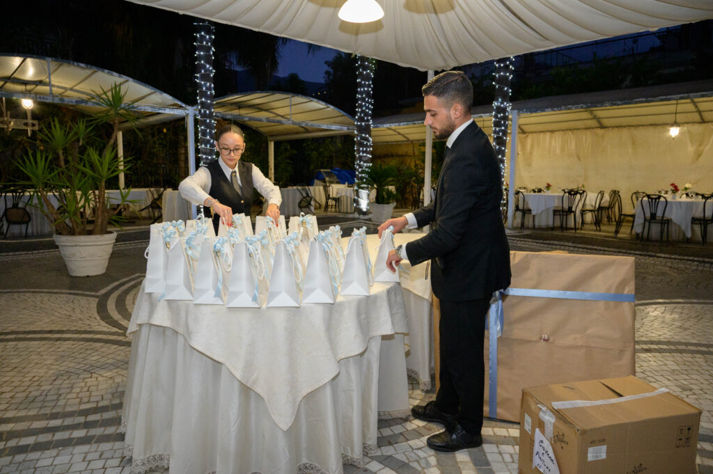 Staff professionale del ristorante La Costiera durante l’organizzazione di un ricevimento a Sant’Antonio Abate