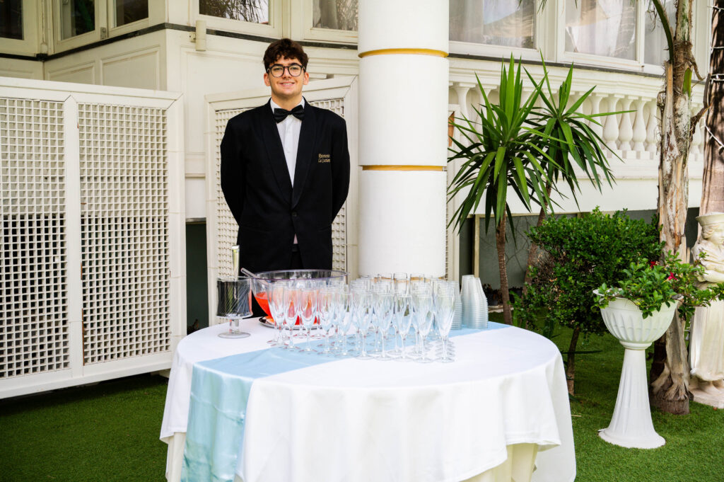 Staff professionale del ristorante La Costiera durante l’organizzazione di un ricevimento a Sant’Antonio Abate
