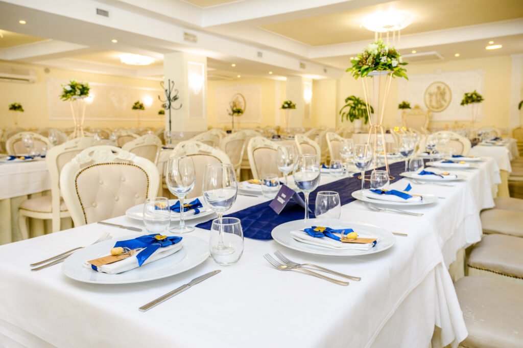 Sala ricevimenti elegante de La Costiera a Sant’Antonio Abate per eventi di classe