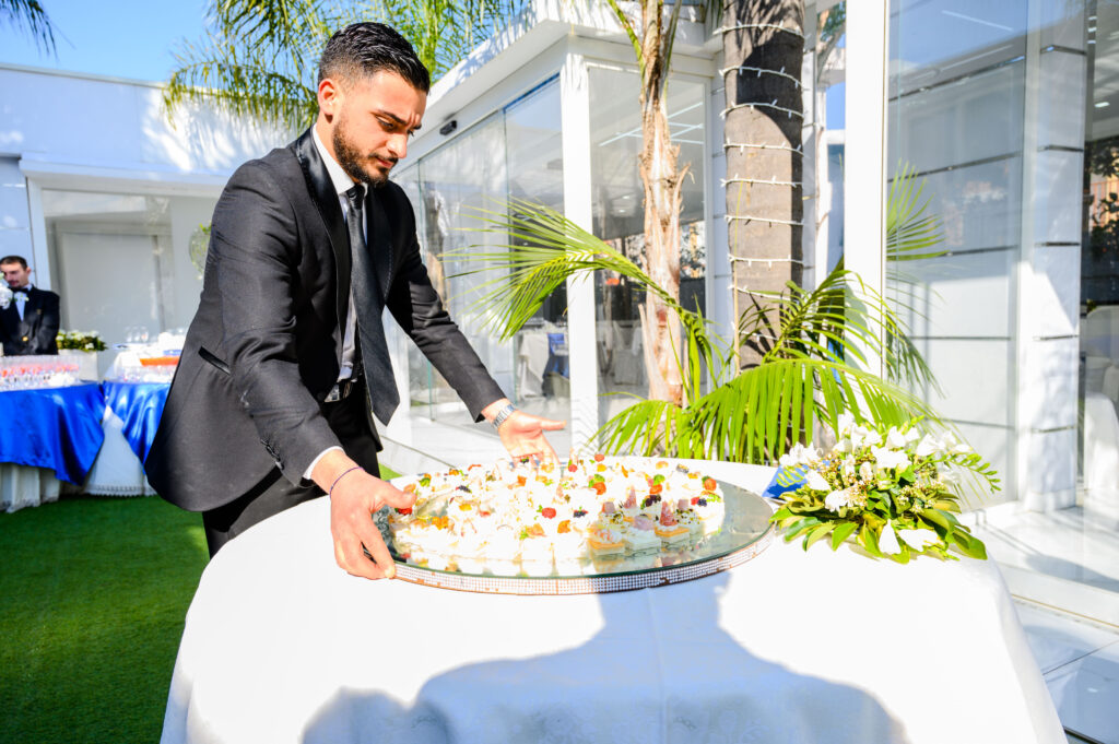 Staff professionale del ristorante La Costiera durante l’organizzazione di un ricevimento a Sant’Antonio Abate