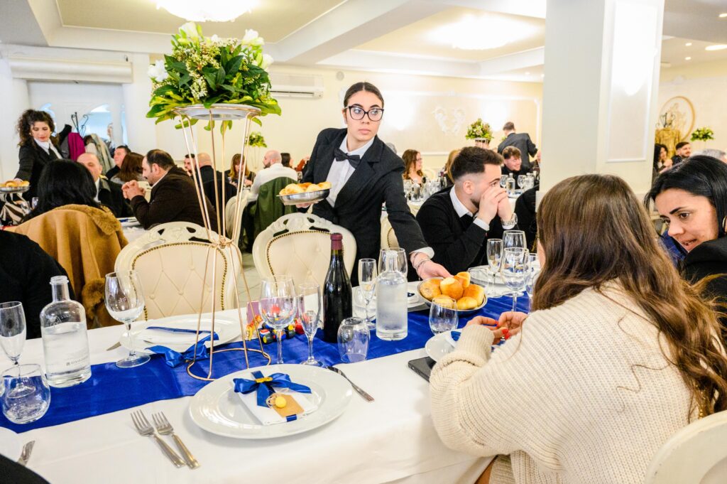 Staff professionale del ristorante La Costiera durante l’organizzazione di un ricevimento a Sant’Antonio Abate