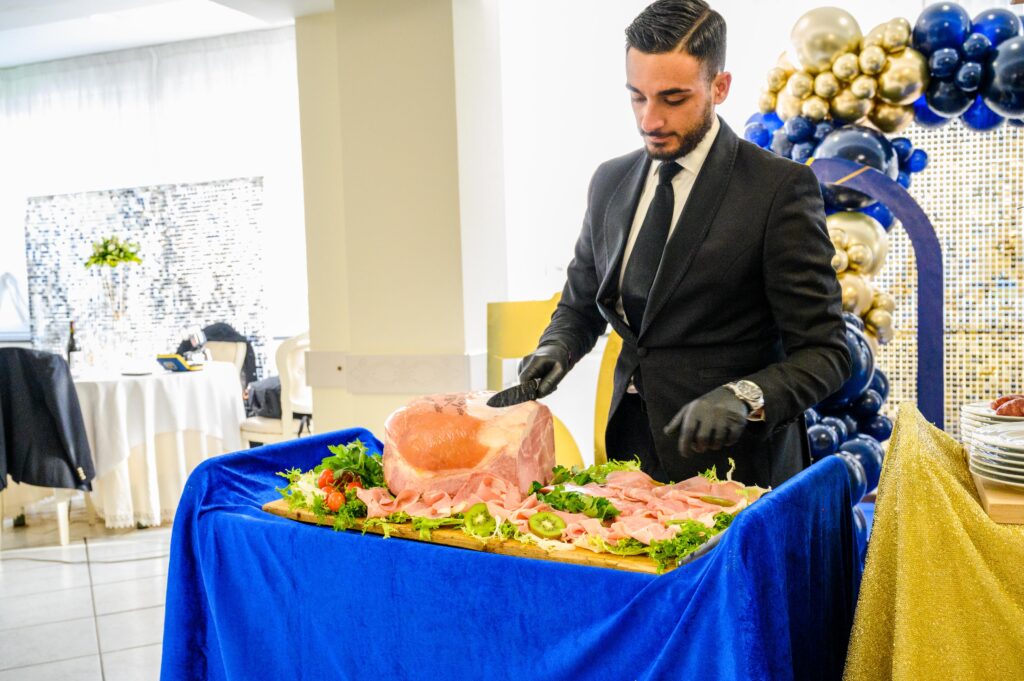 Staff professionale del ristorante La Costiera durante l’organizzazione di un ricevimento a Sant’Antonio Abate
