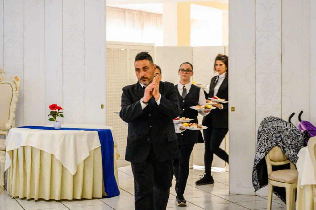 Staff professionale del ristorante La Costiera durante l’organizzazione di un ricevimento a Sant’Antonio Abate