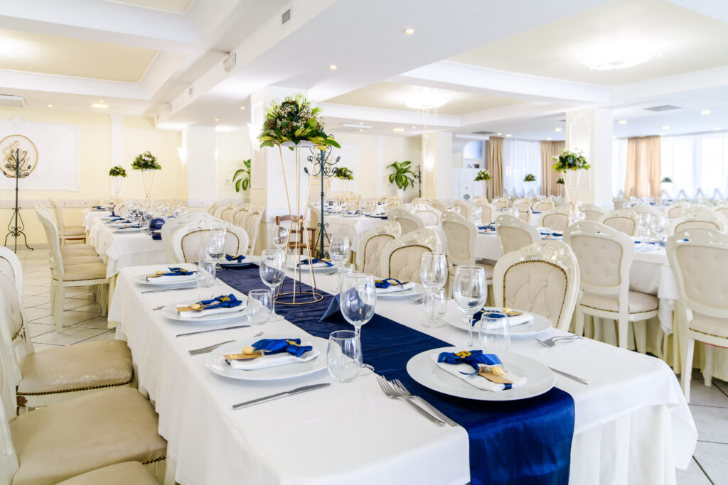 Sala ricevimenti elegante de La Costiera a Sant’Antonio Abate per eventi di classe